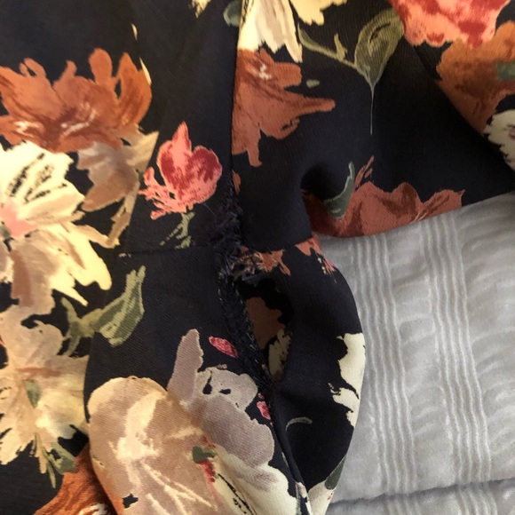 Flower Blouse With Bell Sleeves - Picture 5 of 7